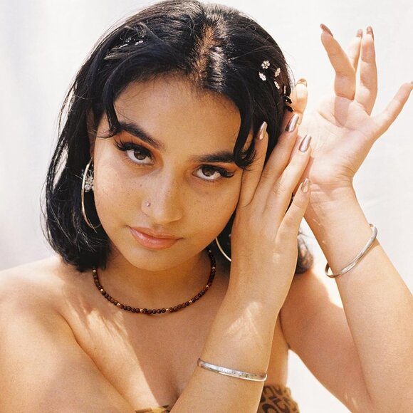 Elegant Tiger Eye Choker Necklace | 18k Gold Accents & Adjustable 15" Length - Picture 2 of 7